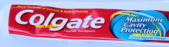 tubetto dentifricio Colgate (fronte)