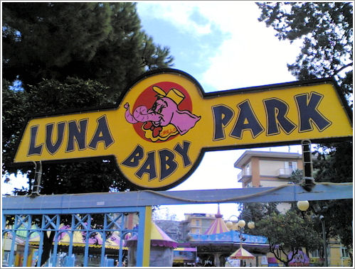 insegna di un luna park