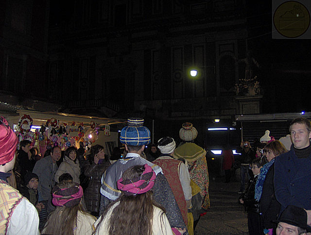 il corteo si avvia tra la folla