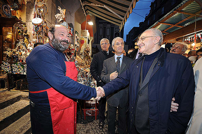 Il Sindaco di Salerno De Luca e il prof. Pasquino in visita a San Gregorio Armeno