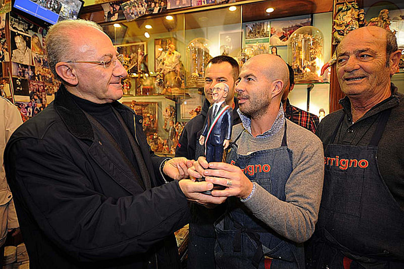 Il Sindaco di Salerno De Luca e il prof. Pasquino in visita a San Gregorio Armeno