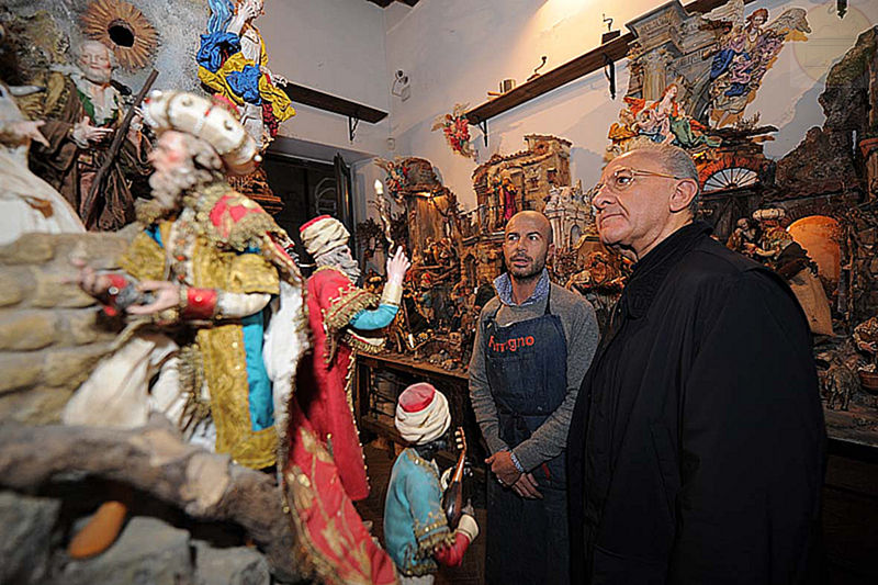 Il Sindaco di Salerno De Luca e il prof. Pasquino in visita a San Gregorio Armeno