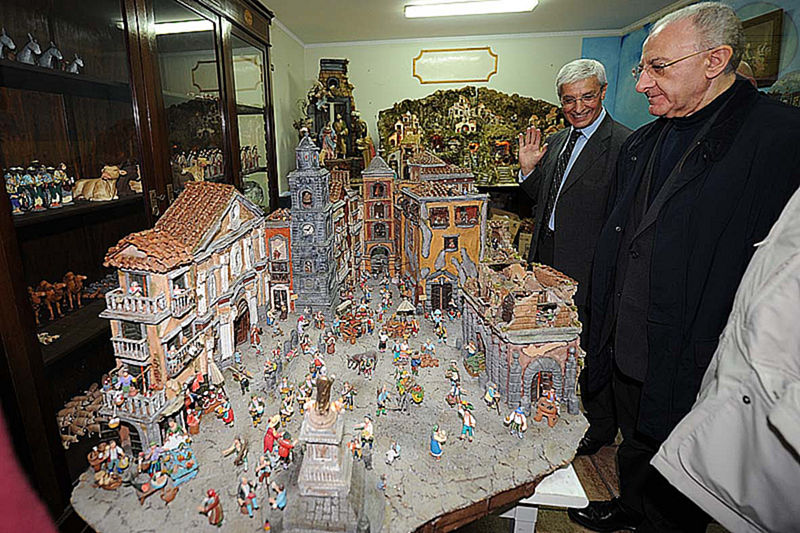 Il Sindaco di Salerno De Luca e il prof. Pasquino in visita a San Gregorio Armeno