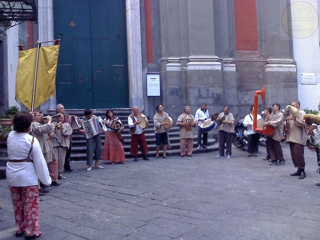 Esibizione della banda alla Pietrasanta