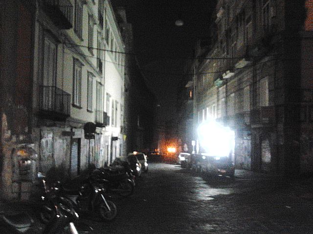 Blackout nel Centro antico di Napoli a Via Mezzocannone