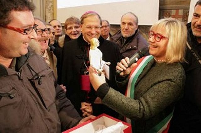 I presepi napoletani ad Alessandria - dicembre 2016: statuetta Sindaco rossa