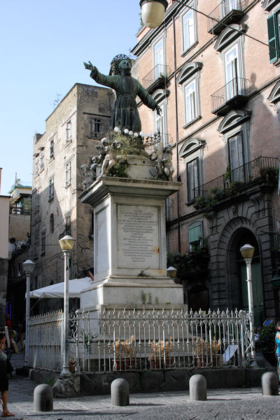 facciata della Chiesa dei Girolamini